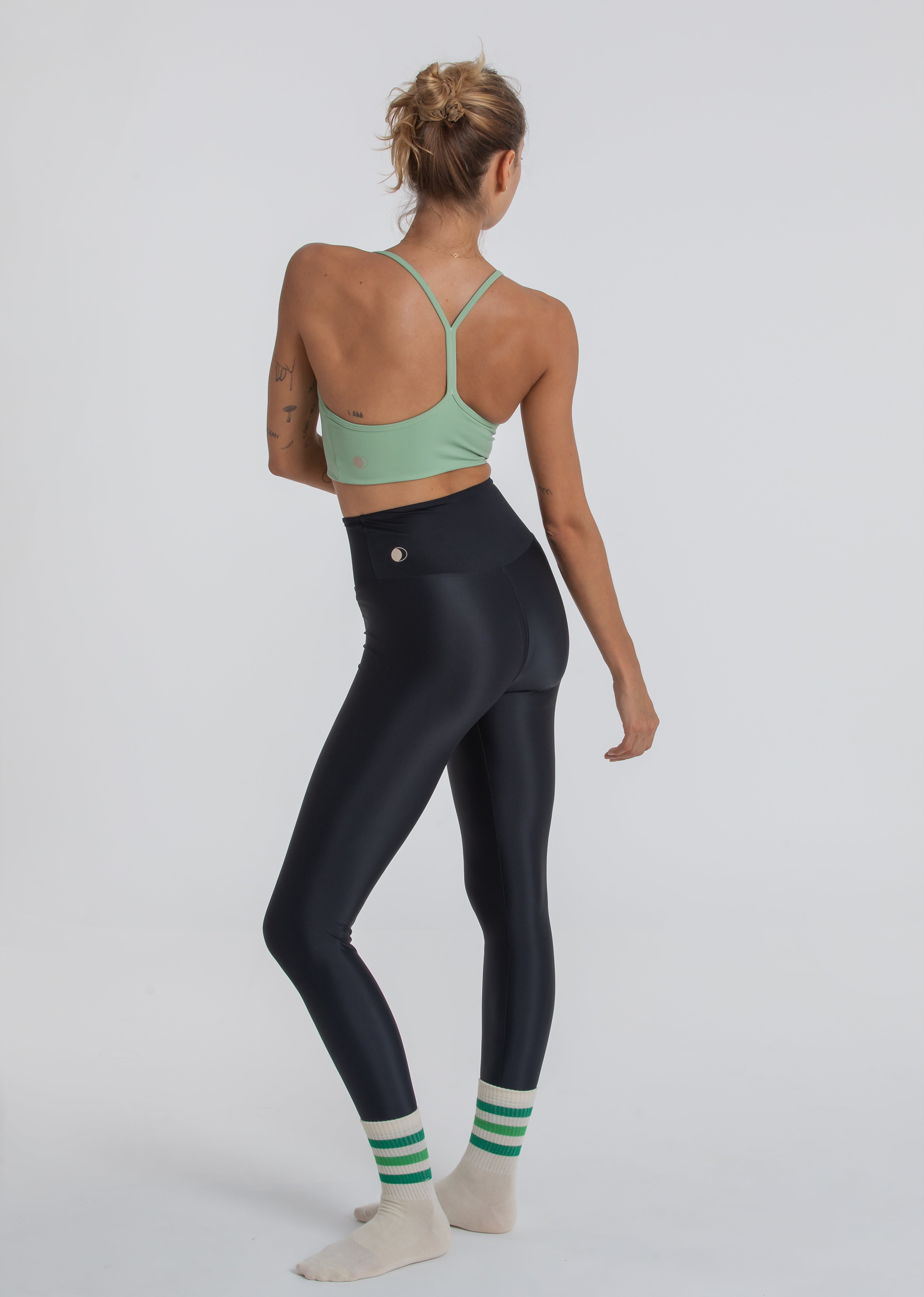 Chleo Yin legging. High-waisted legging.