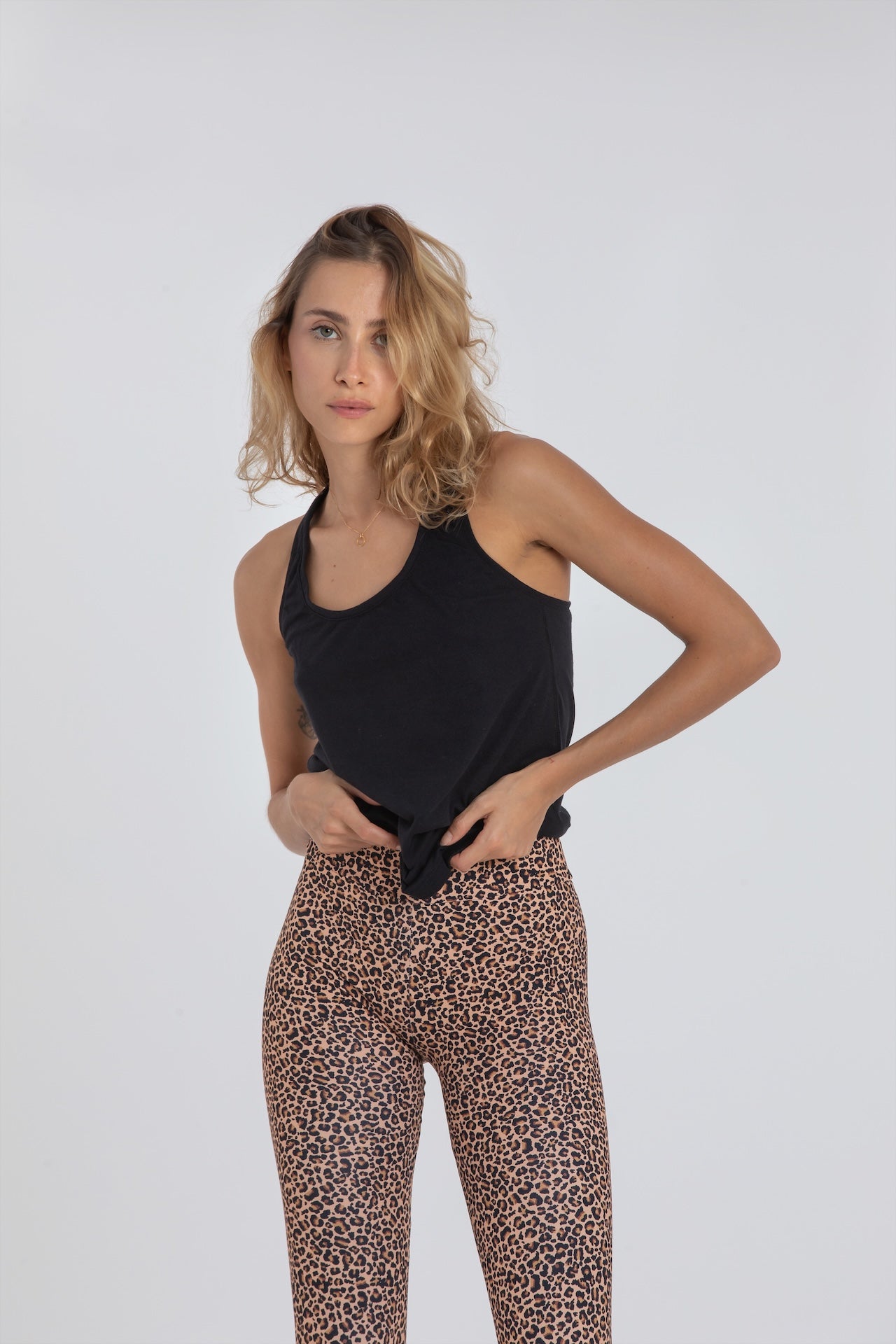 Lilia Cotton T-shirt Yin. Organic cotton T-shirt