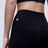 Extra high-waisted leggings. Sun Yin